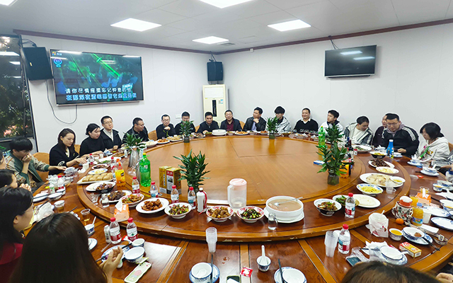 高能同行，聚力迎新｜高能計算機2025年終聚會圓